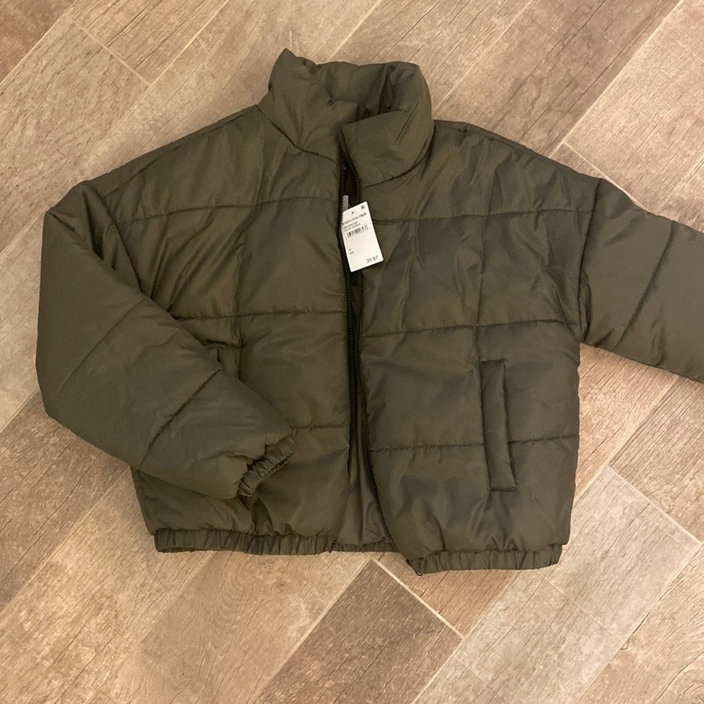 NWT Cropped Olive Green Puffer